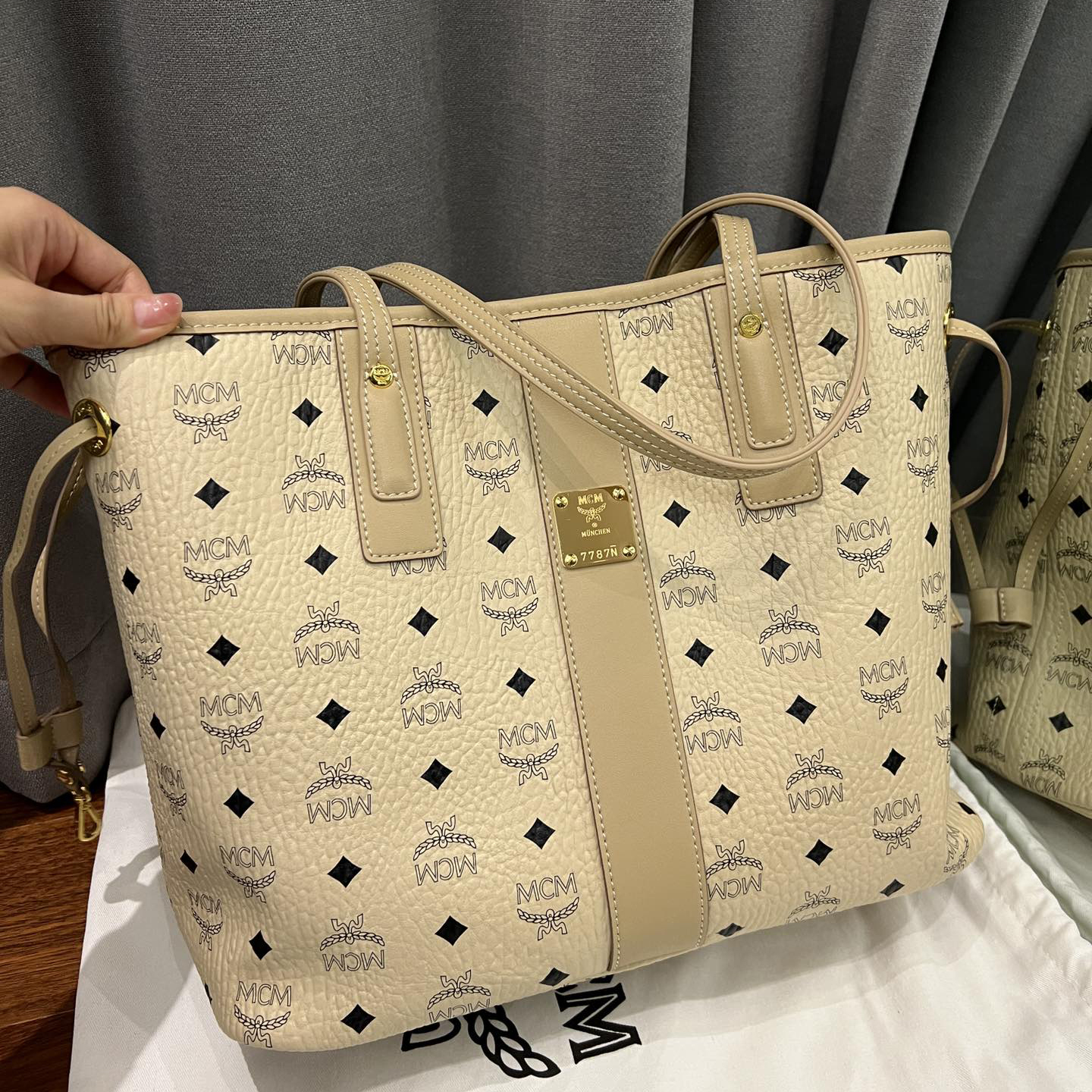 MCM Shopping Bags - Click Image to Close